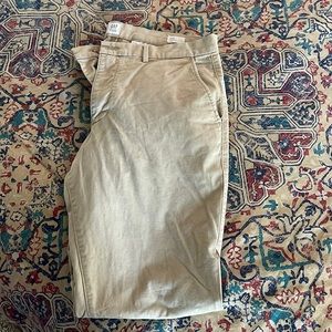 EUC Gap men’s essential khaki slim pants size 34x30